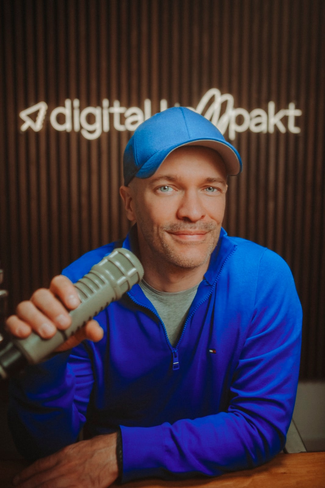 Joël im Podcast-Studio